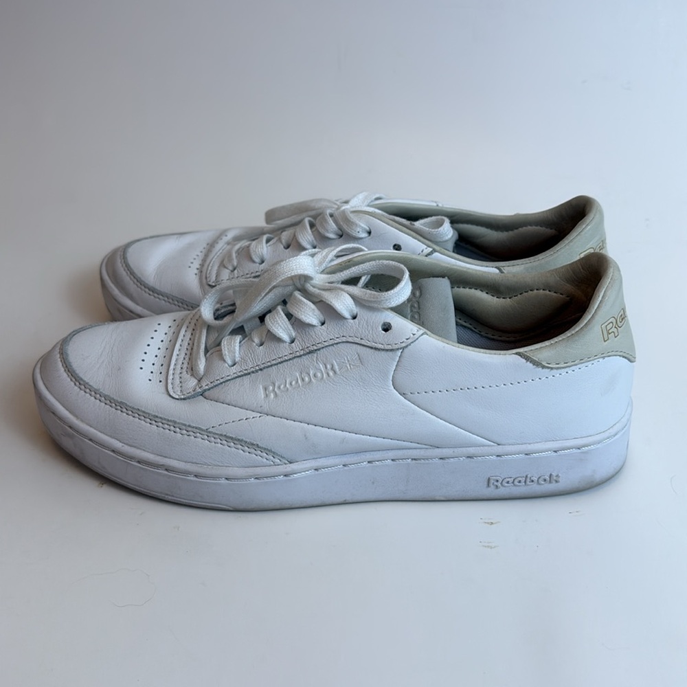 Reebok Women’s Leather White Classic Low-Top Sneakers Size 7 - Picture 2 of 6